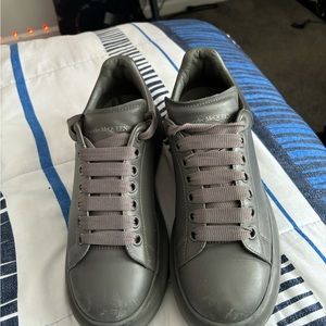 Alexander Mcqueen Size 42 worn once in good condition